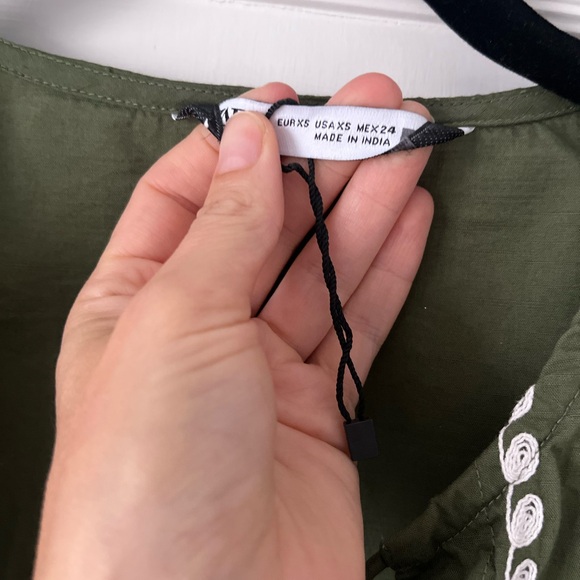 Zara Mini Green Embroidered Dress Like New - Picture 7 of 9